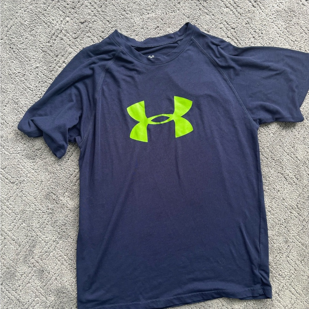 Boy’s UA tshirt size large